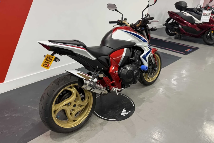 Vehicle Image - 2