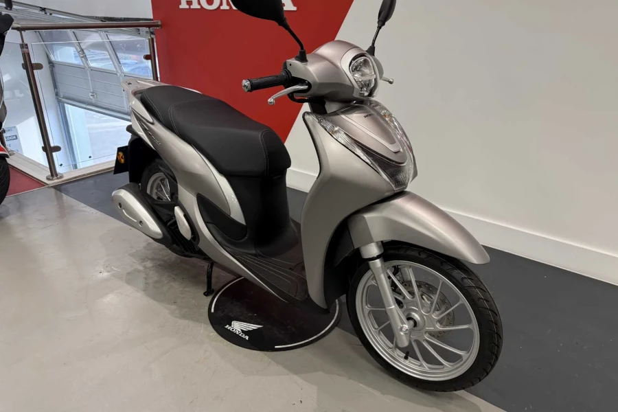 Vehicle Image - 1