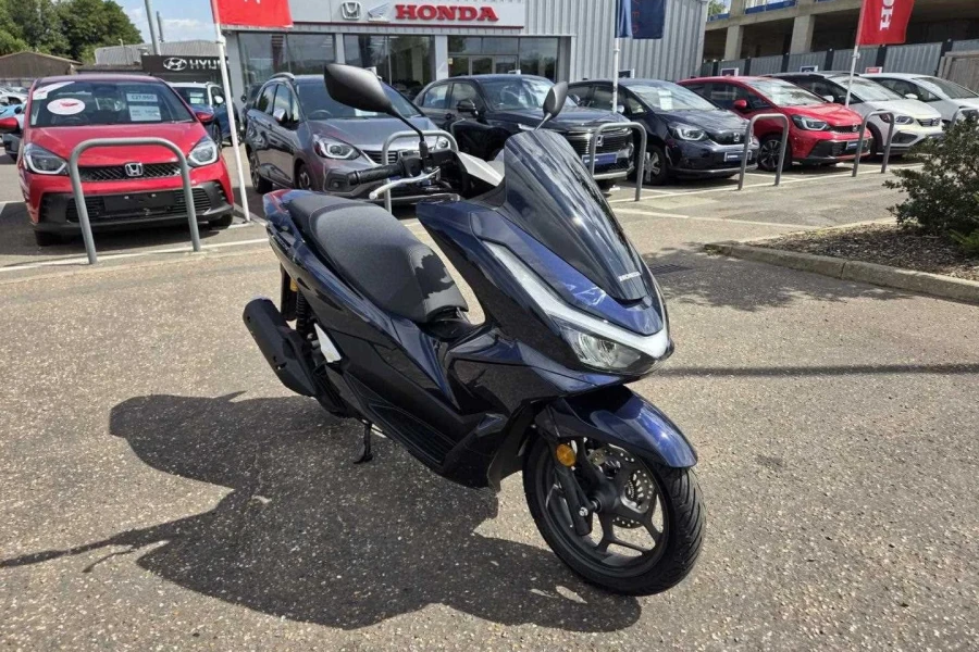 Vehicle Image - 0