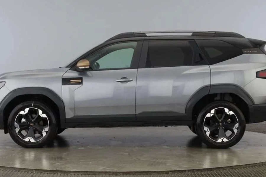 Vehicle Image - 2