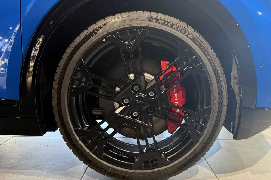 Vehicle Image - 3