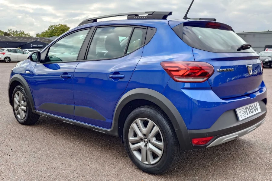 Vehicle Image - 2