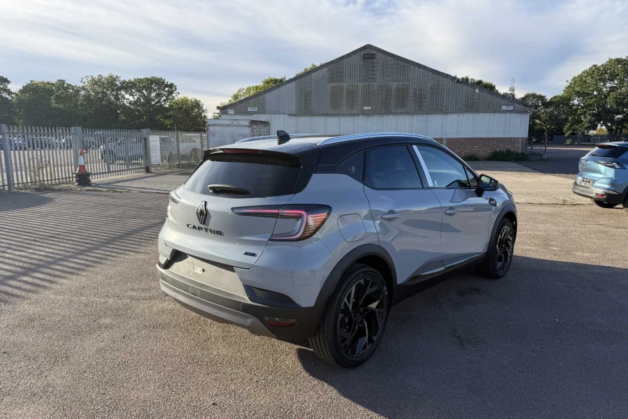Vehicle Image - 3