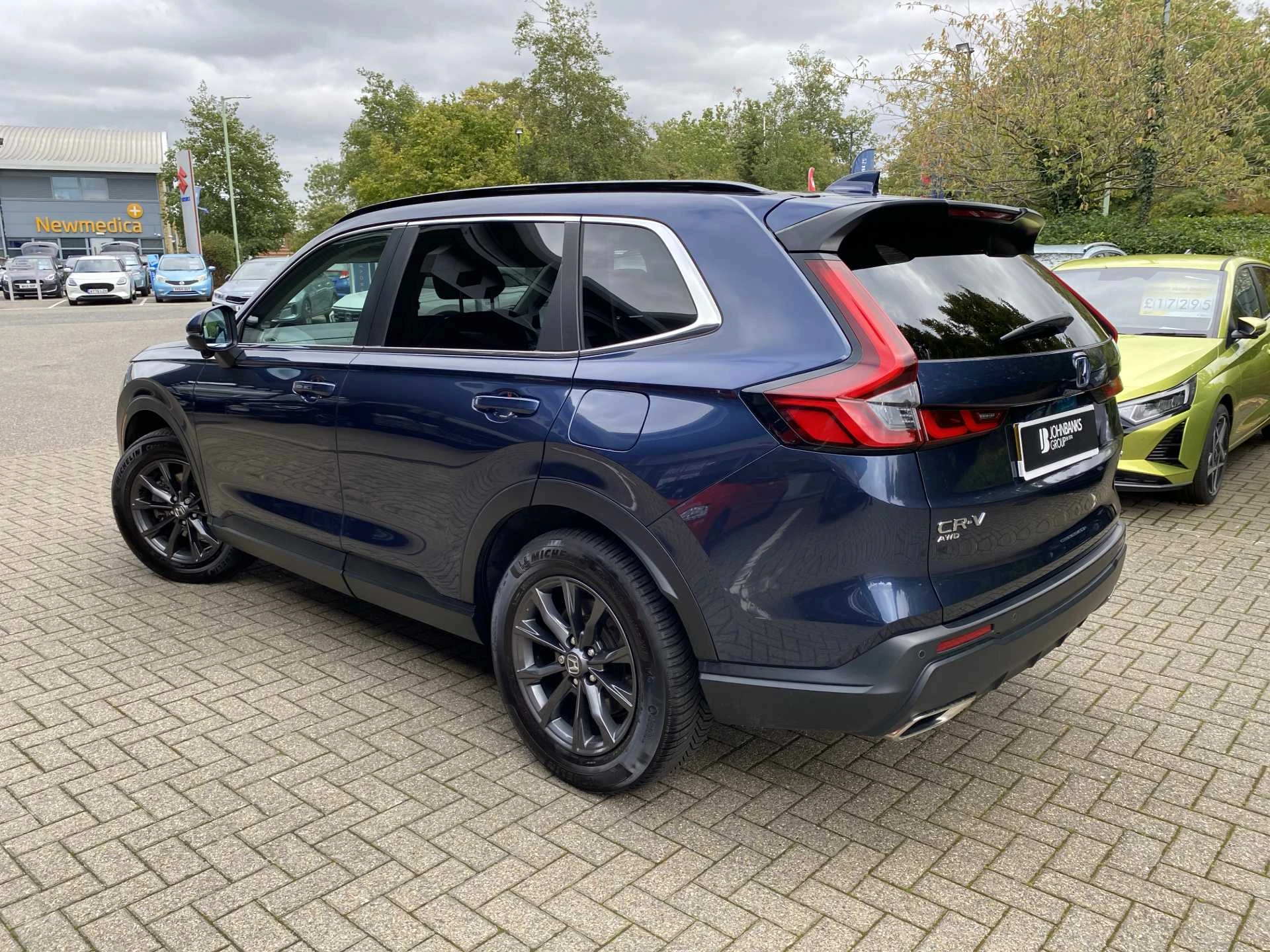 Vehicle image 5