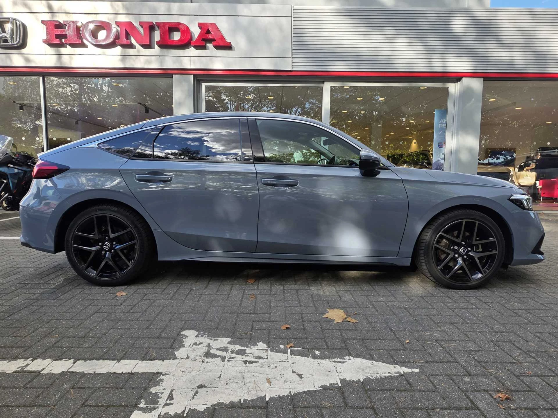 Vehicle image 5