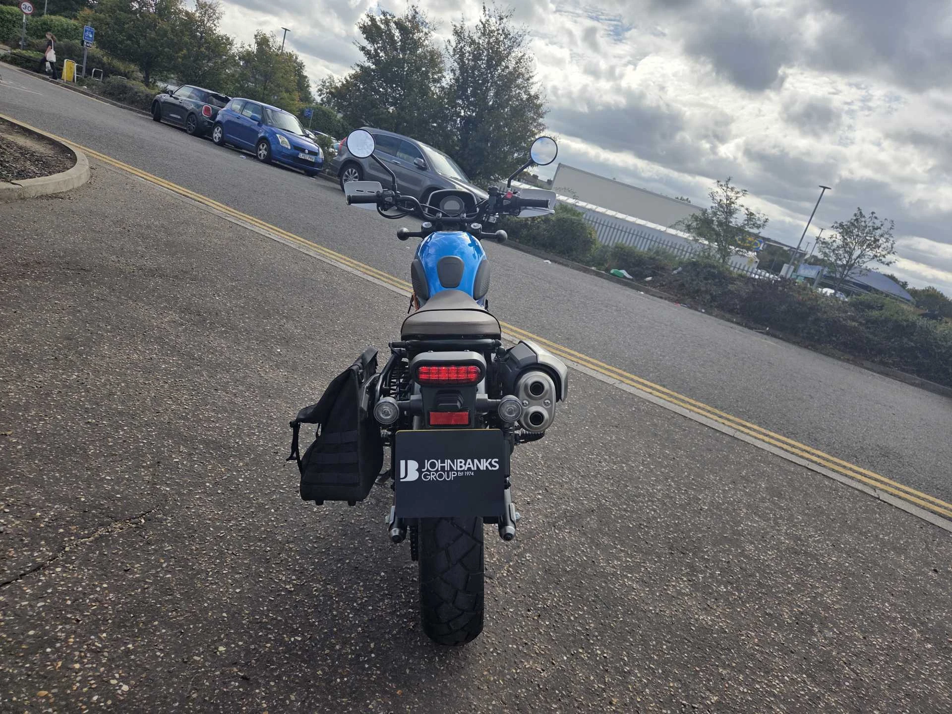 Vehicle image 4