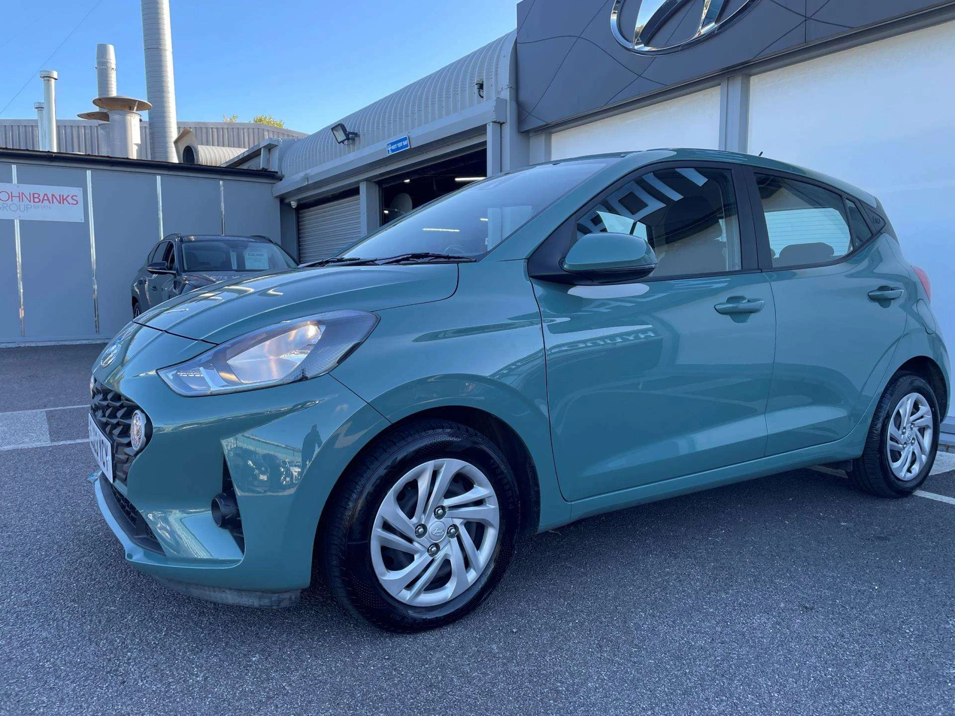 Vehicle image 6