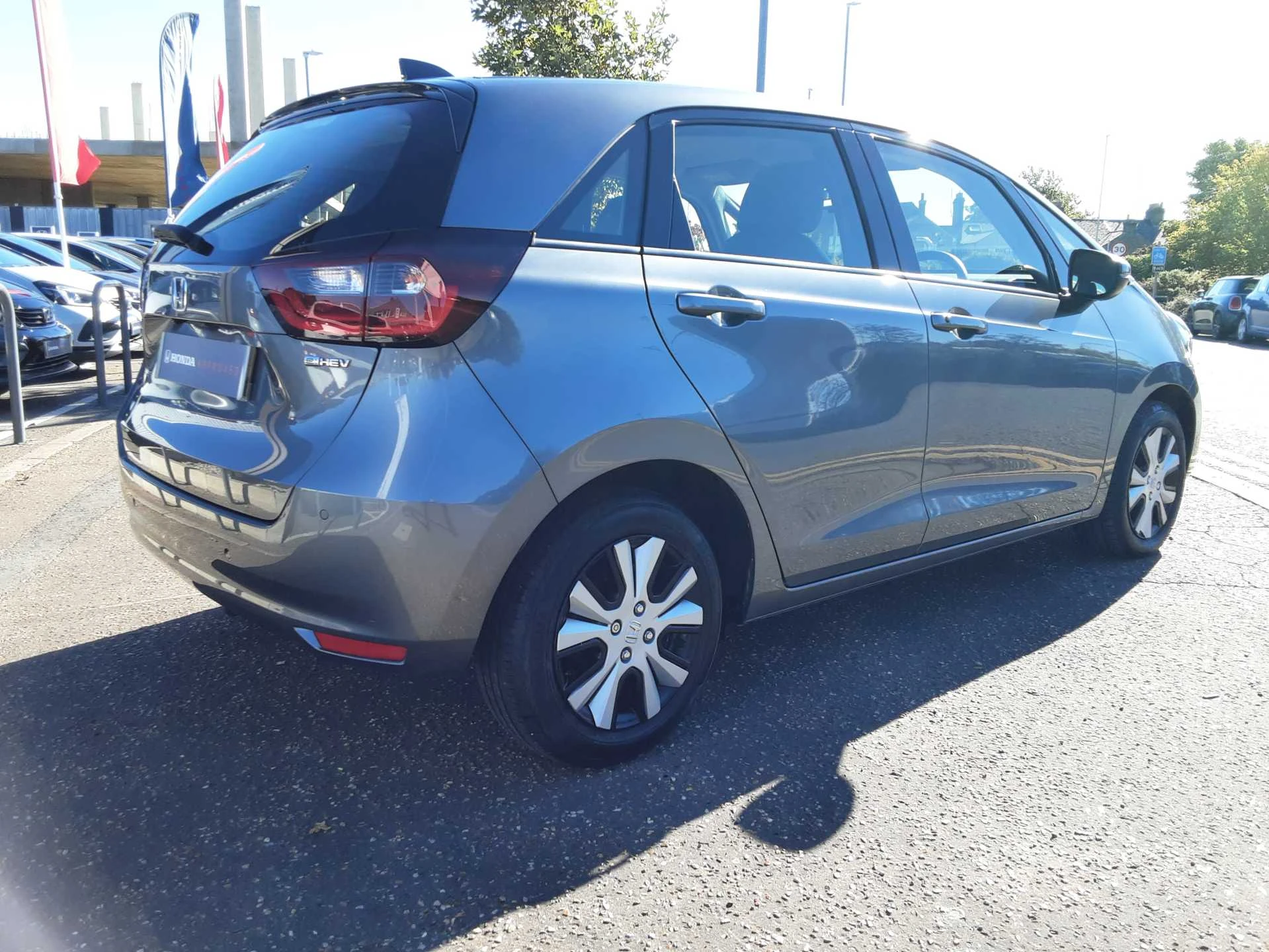 Vehicle image 5