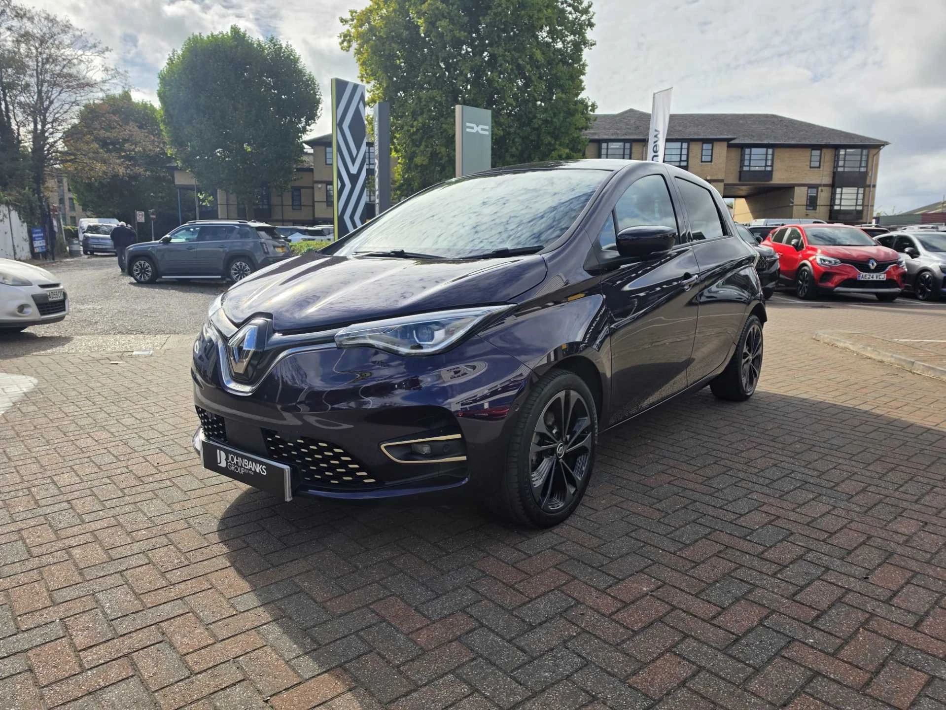 Vehicle image 7