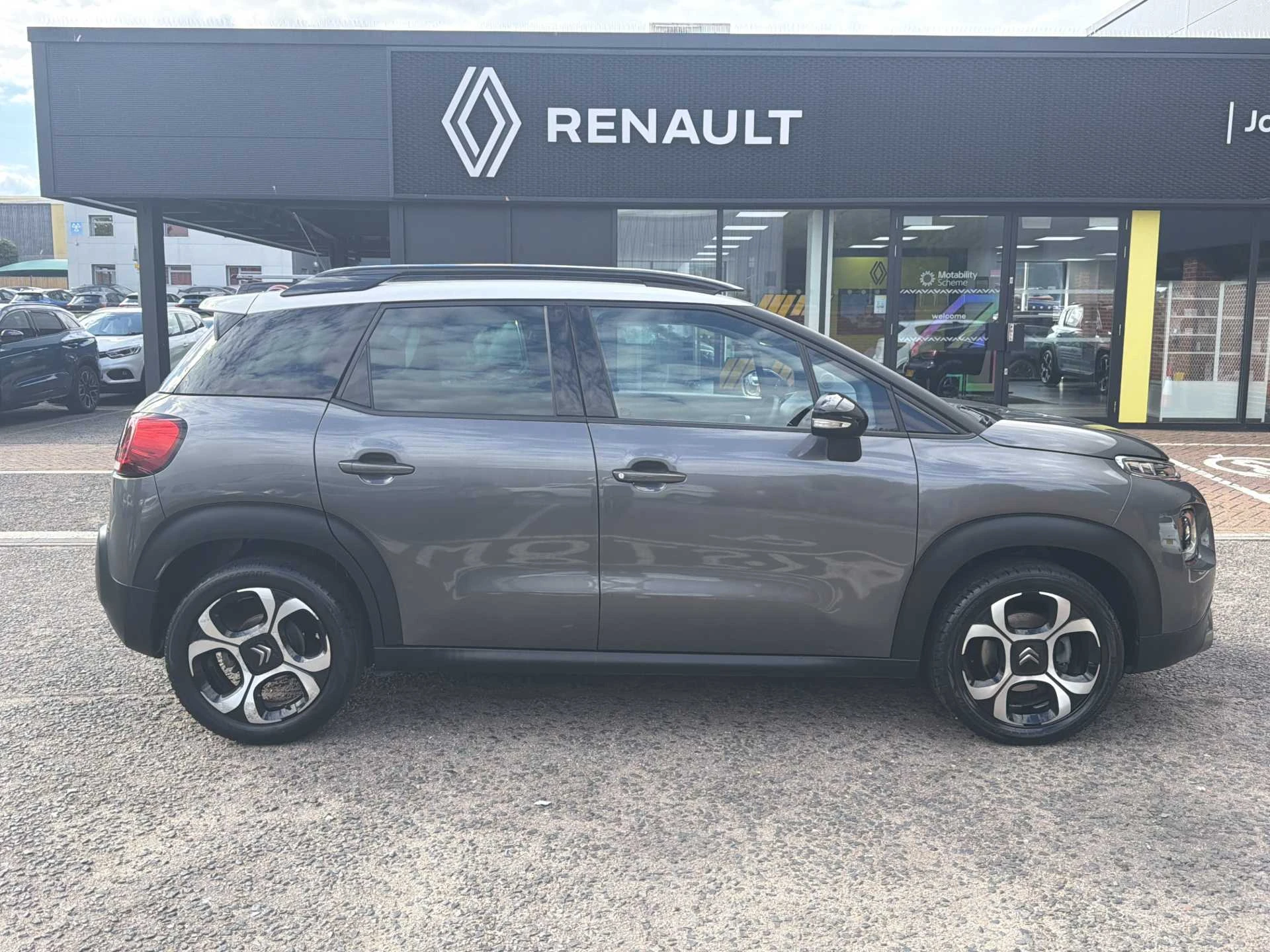 Vehicle image 5
