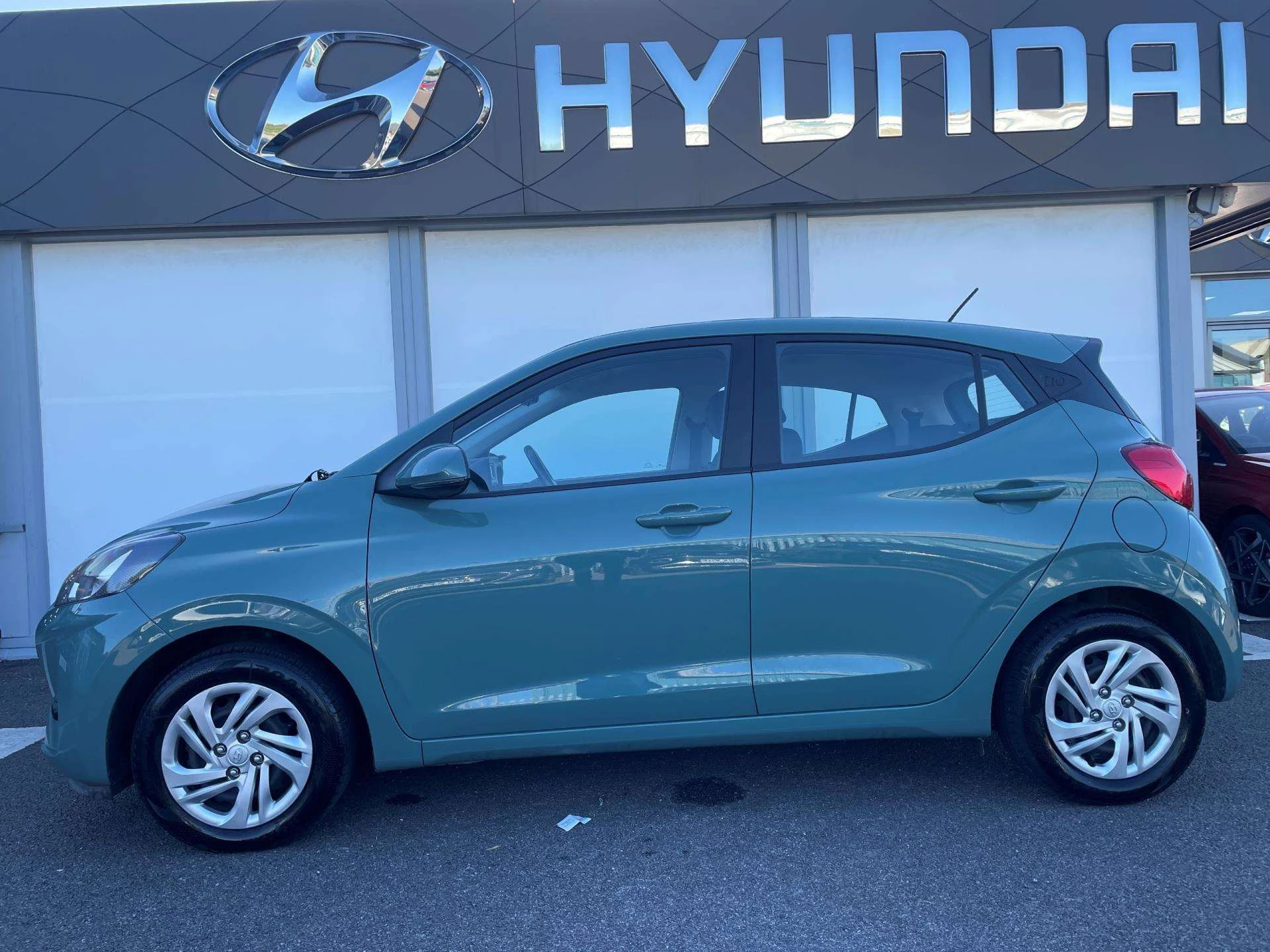 Vehicle image 3