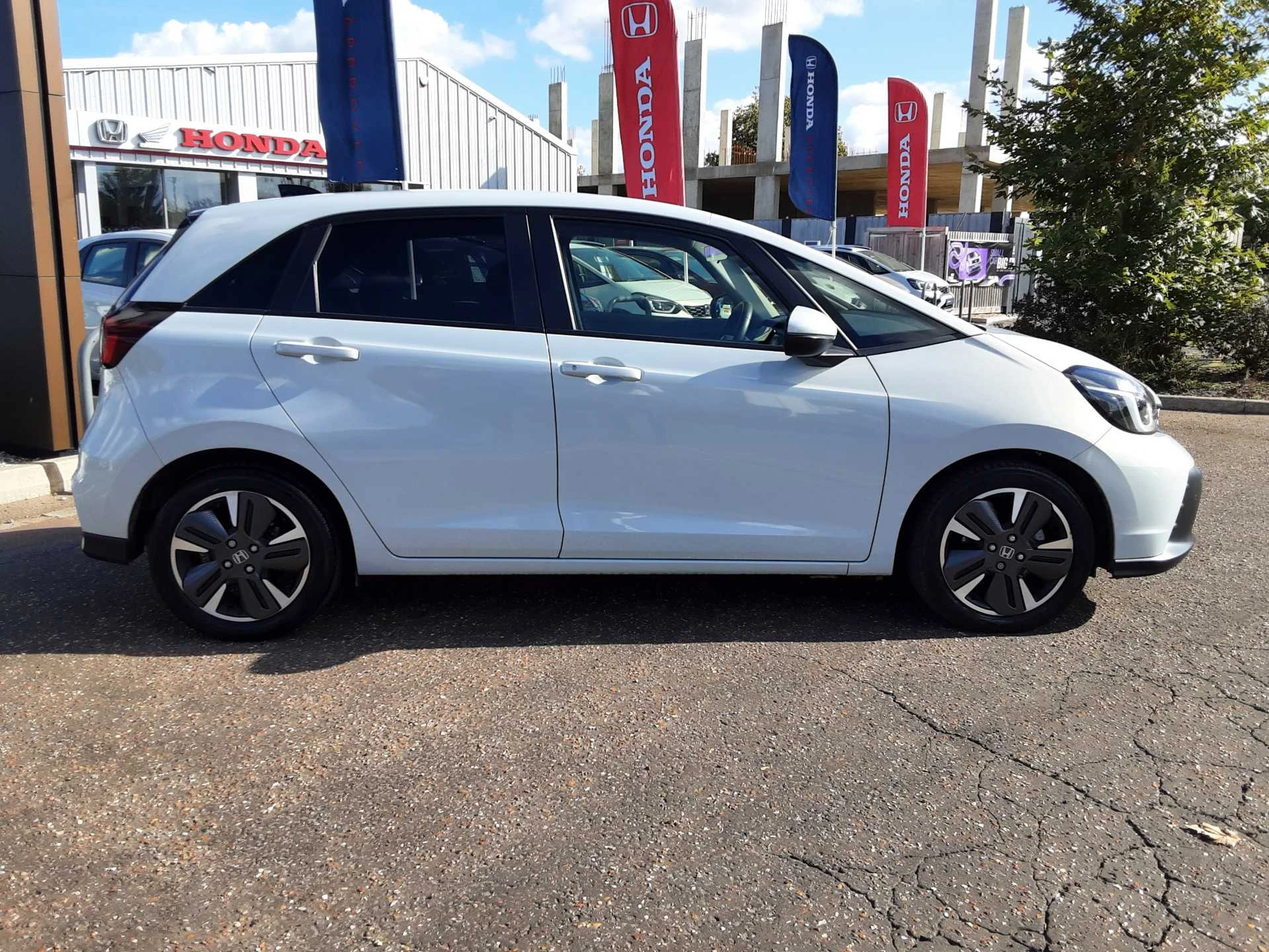 Vehicle image 3