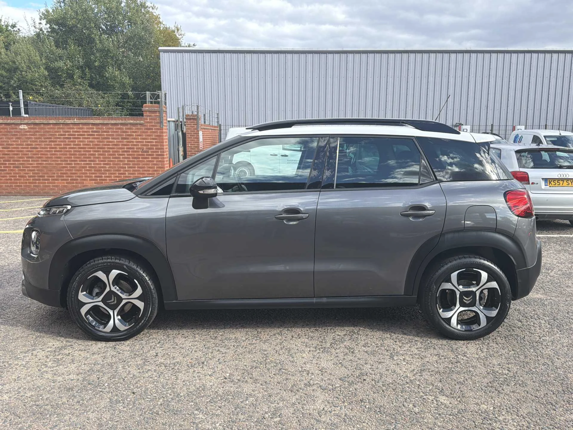 Vehicle image 7