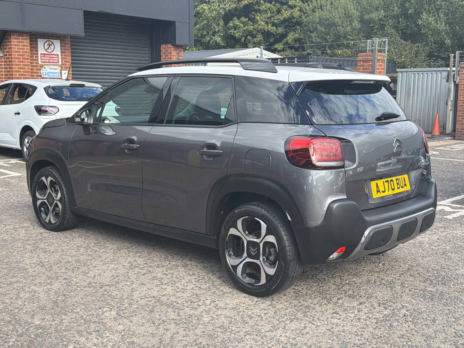 Vehicle image 3