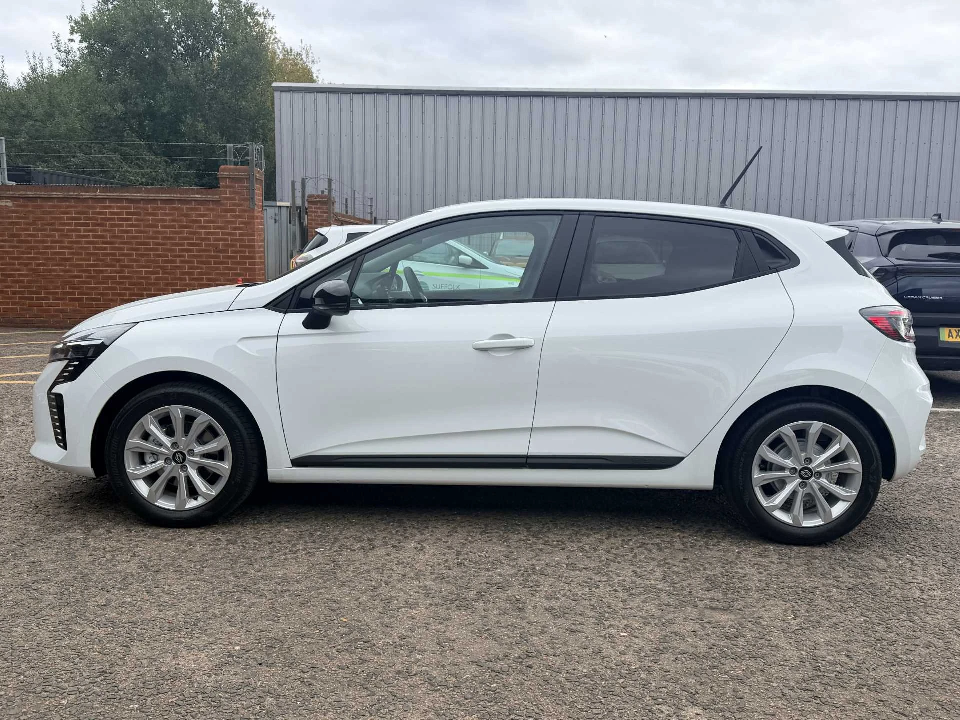 Vehicle image 7