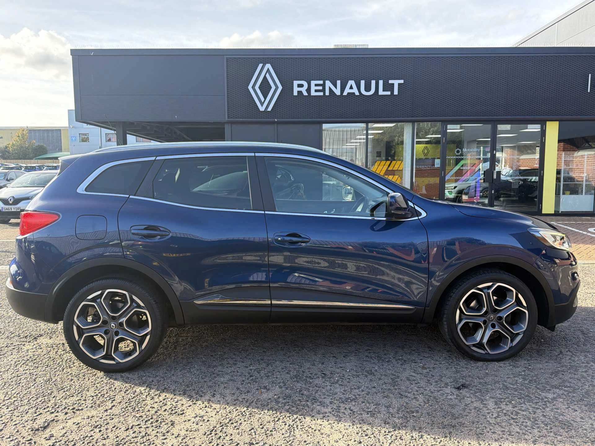 Vehicle image 5