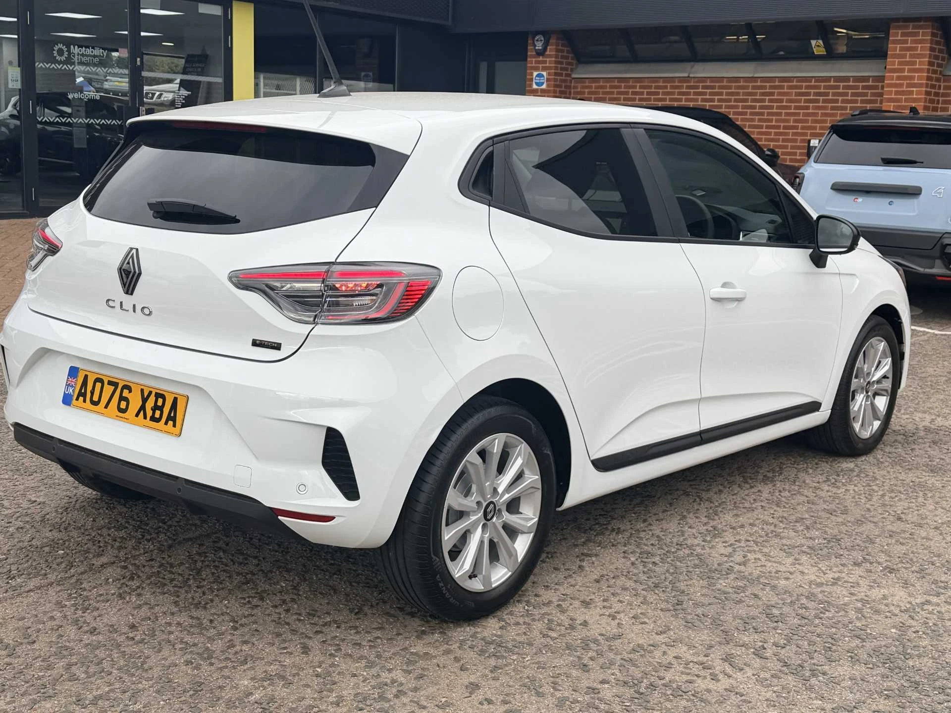 Vehicle image 4