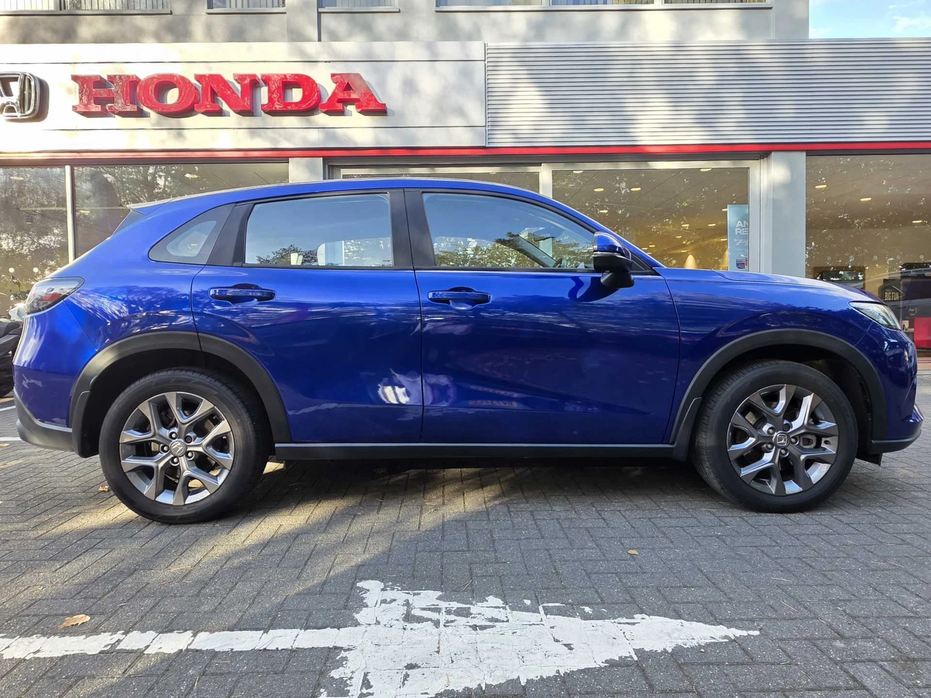 Vehicle image 5