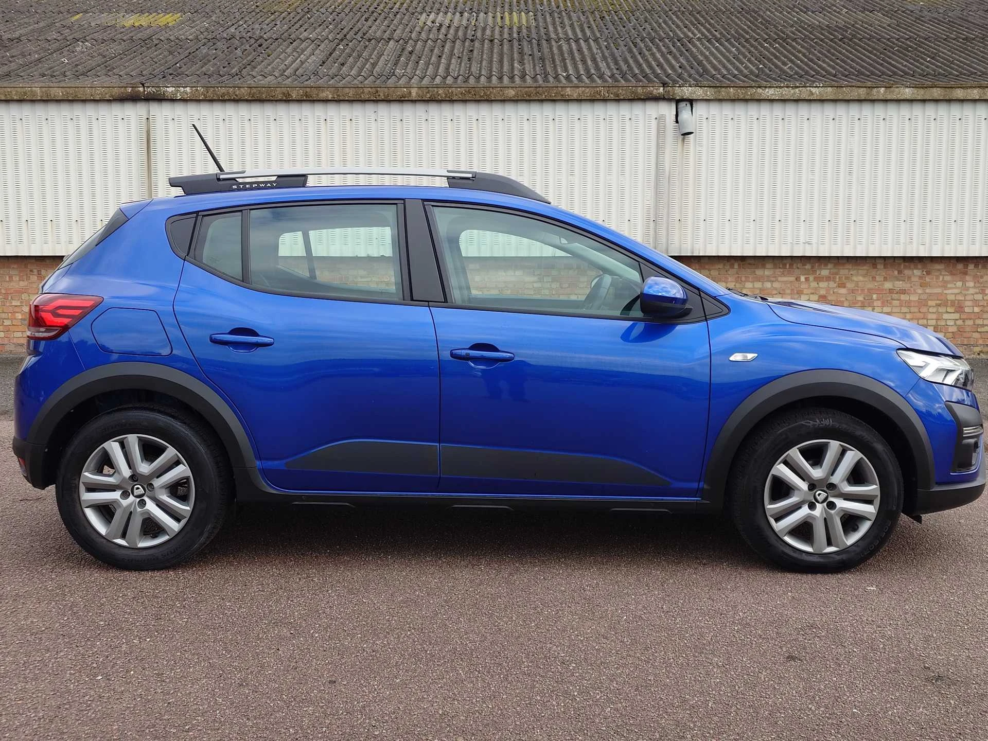 Vehicle image 5