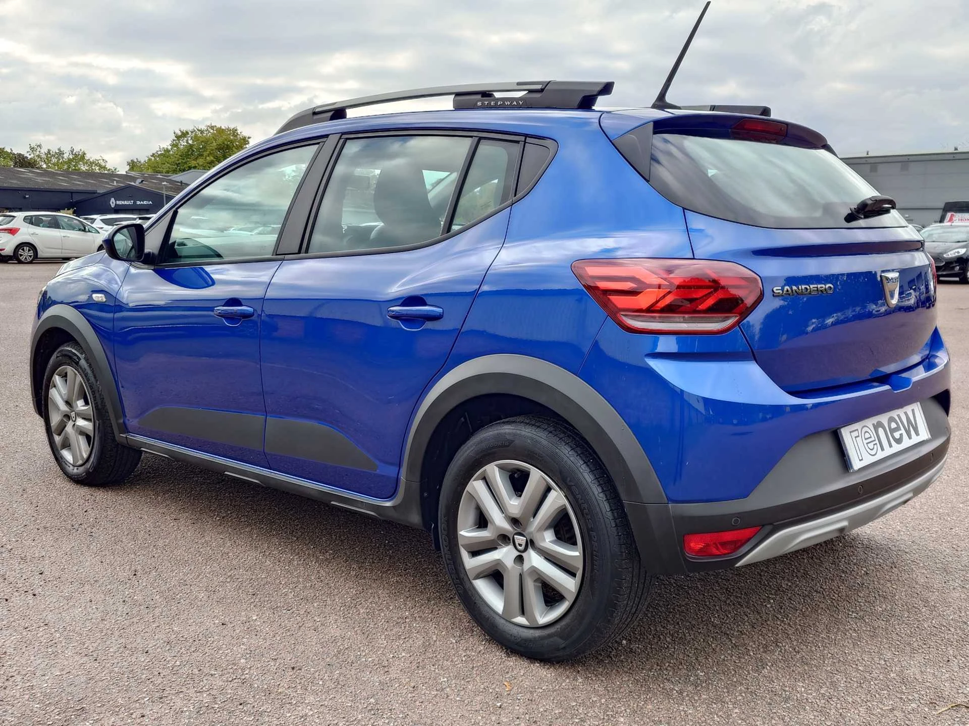 Vehicle image 3