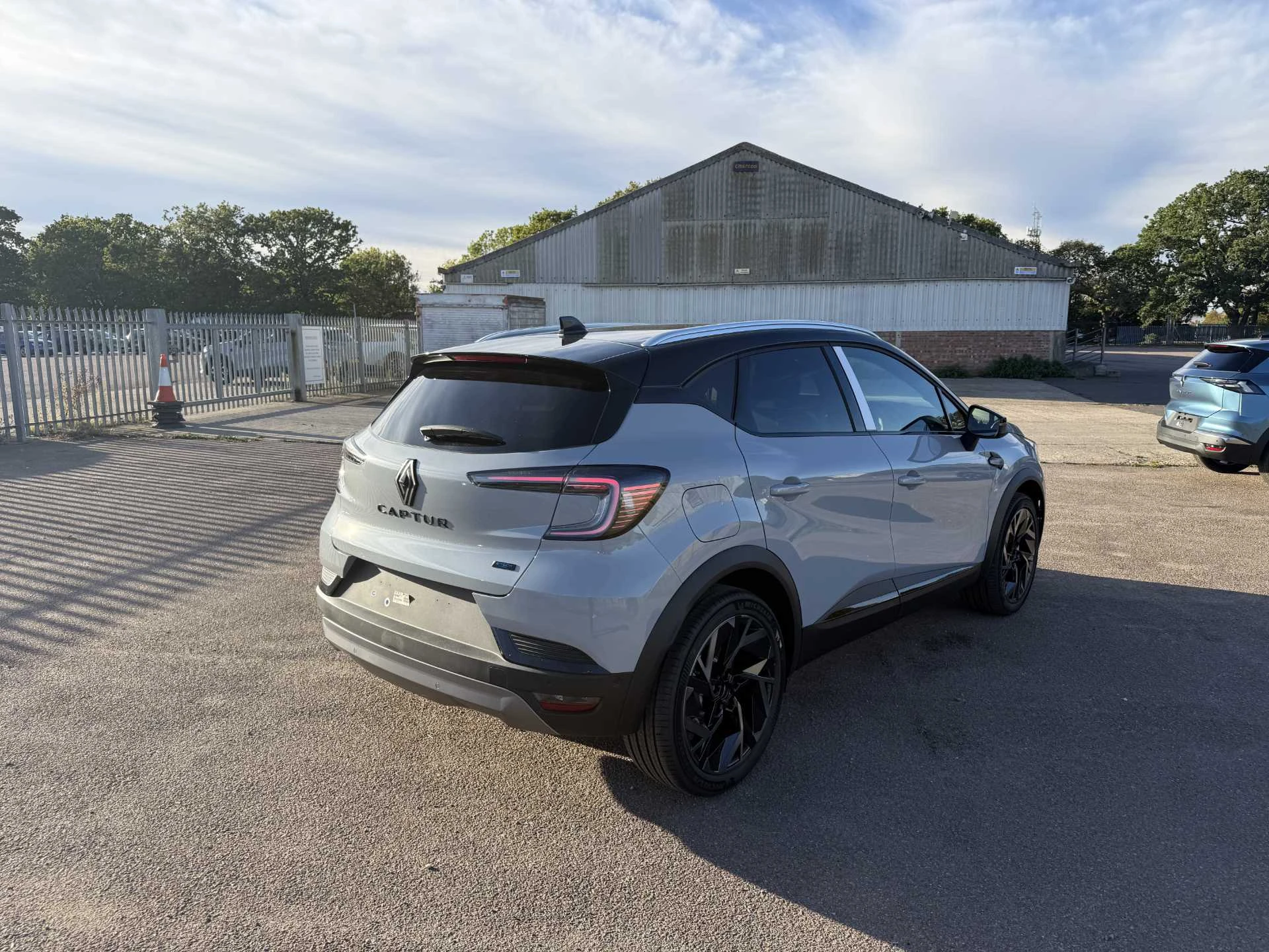 Vehicle image 4