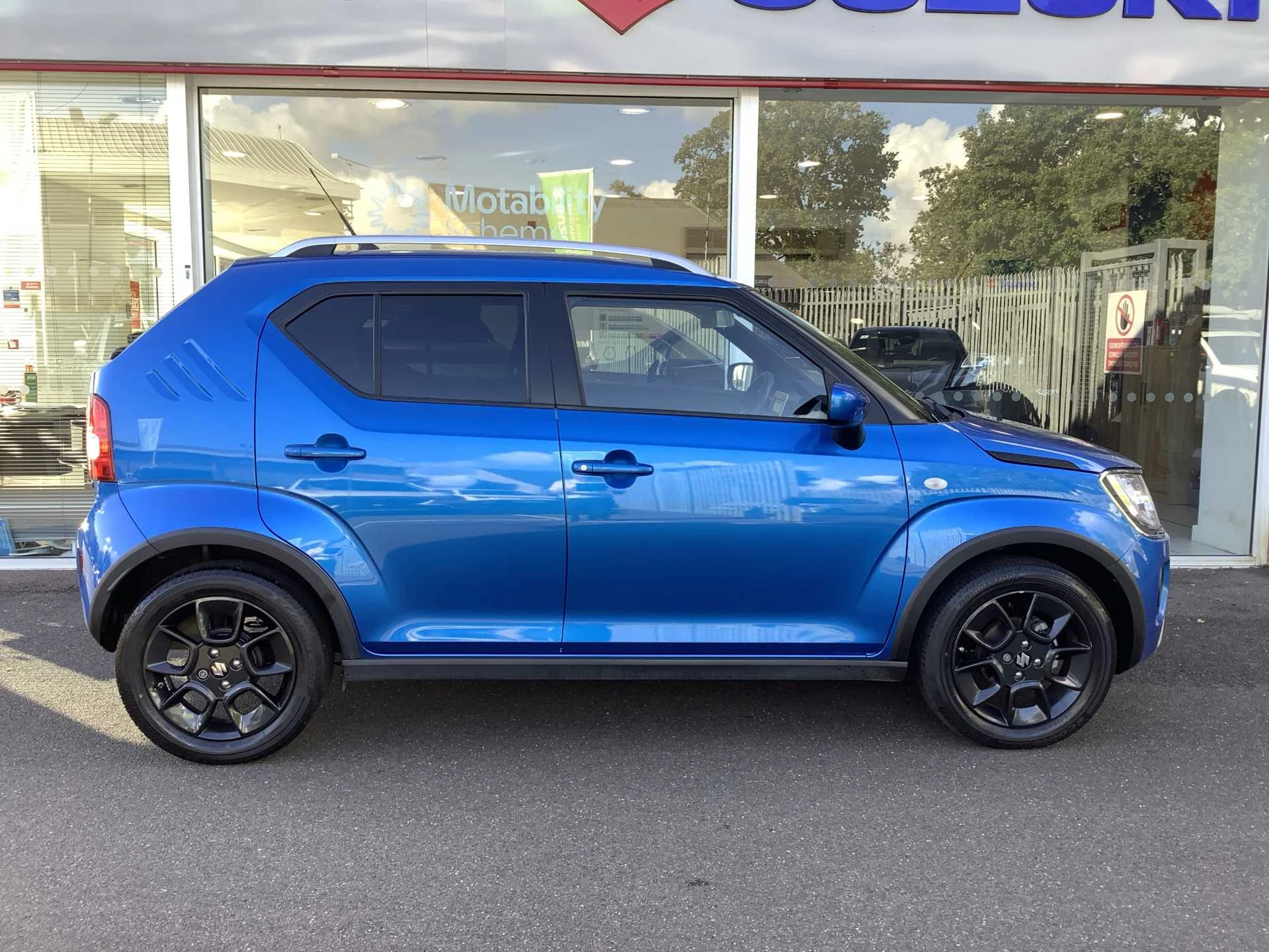 Vehicle image 4