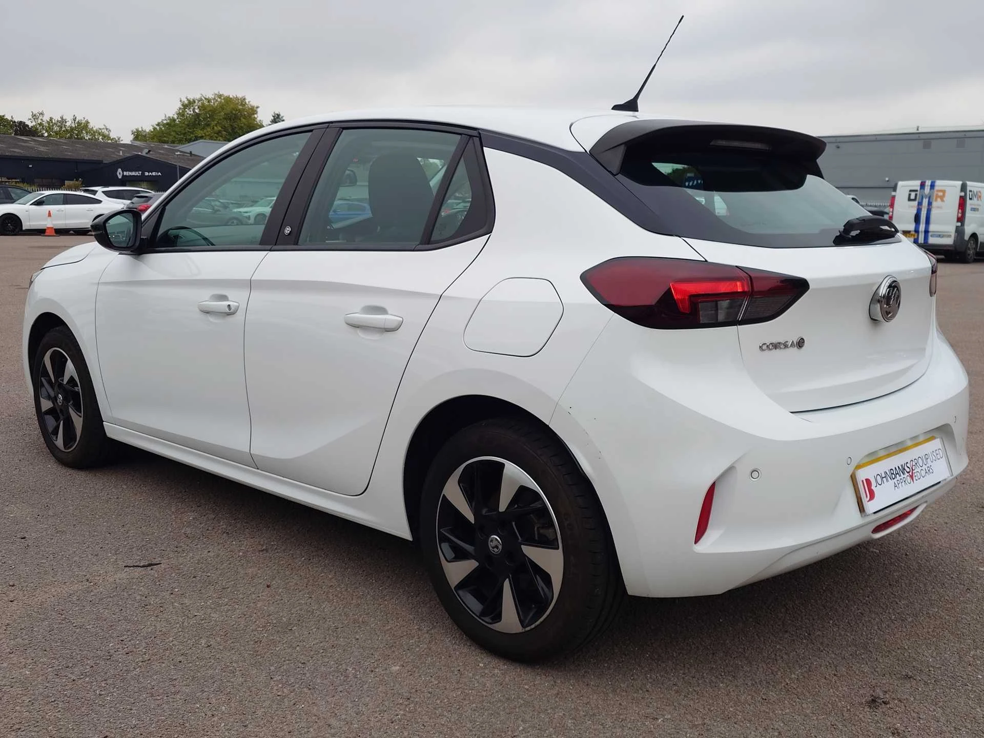 Vehicle image 3