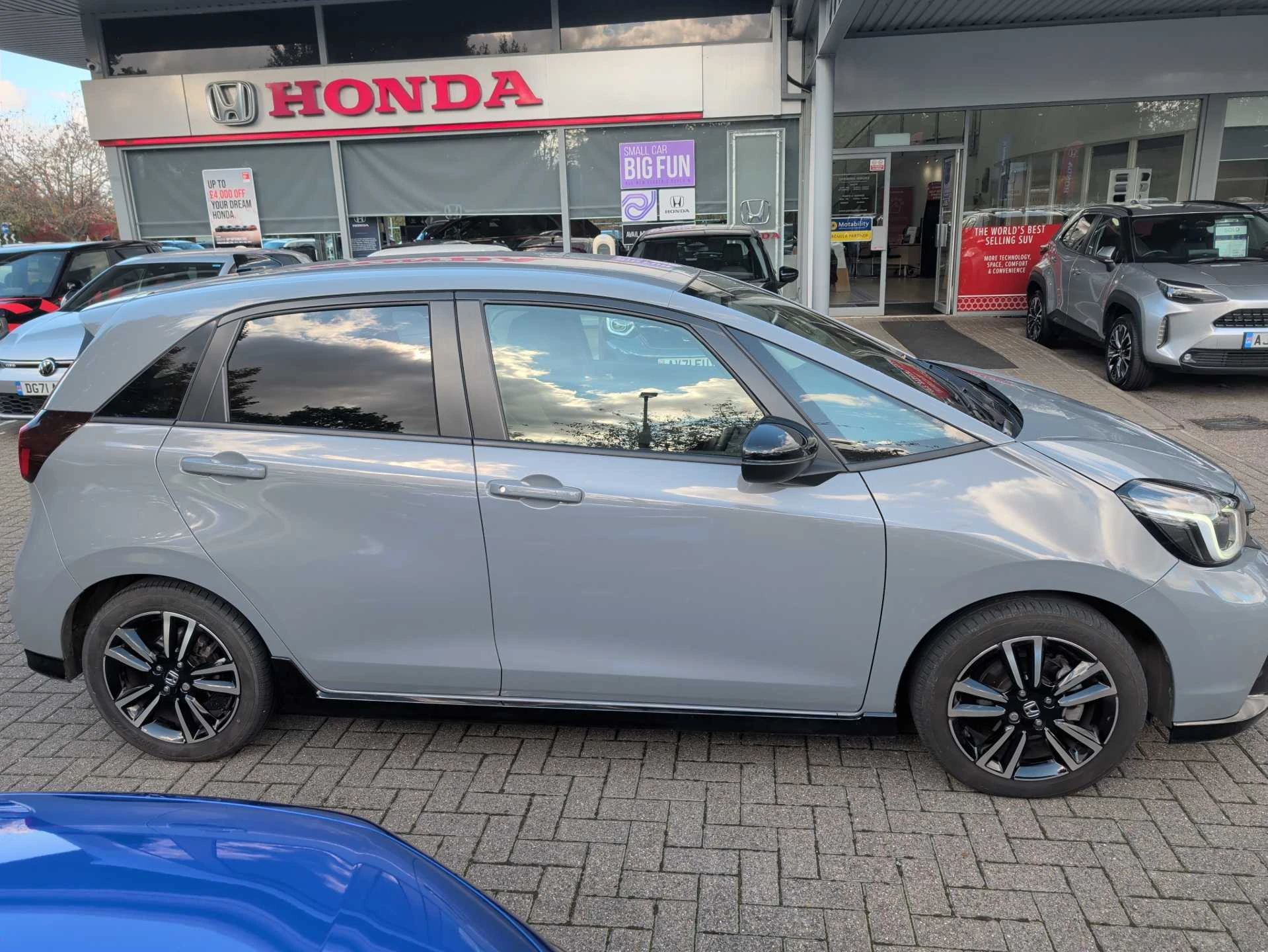 Vehicle image 5