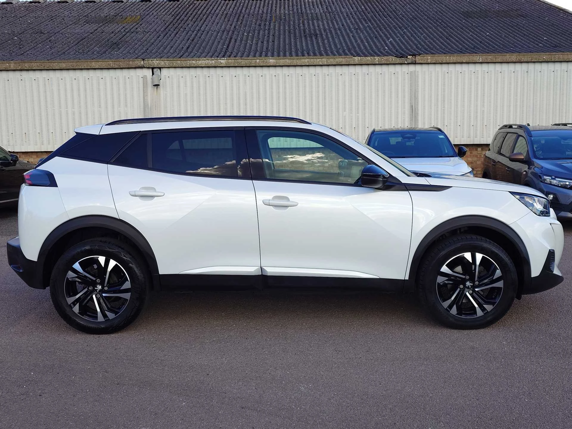 Vehicle image 5