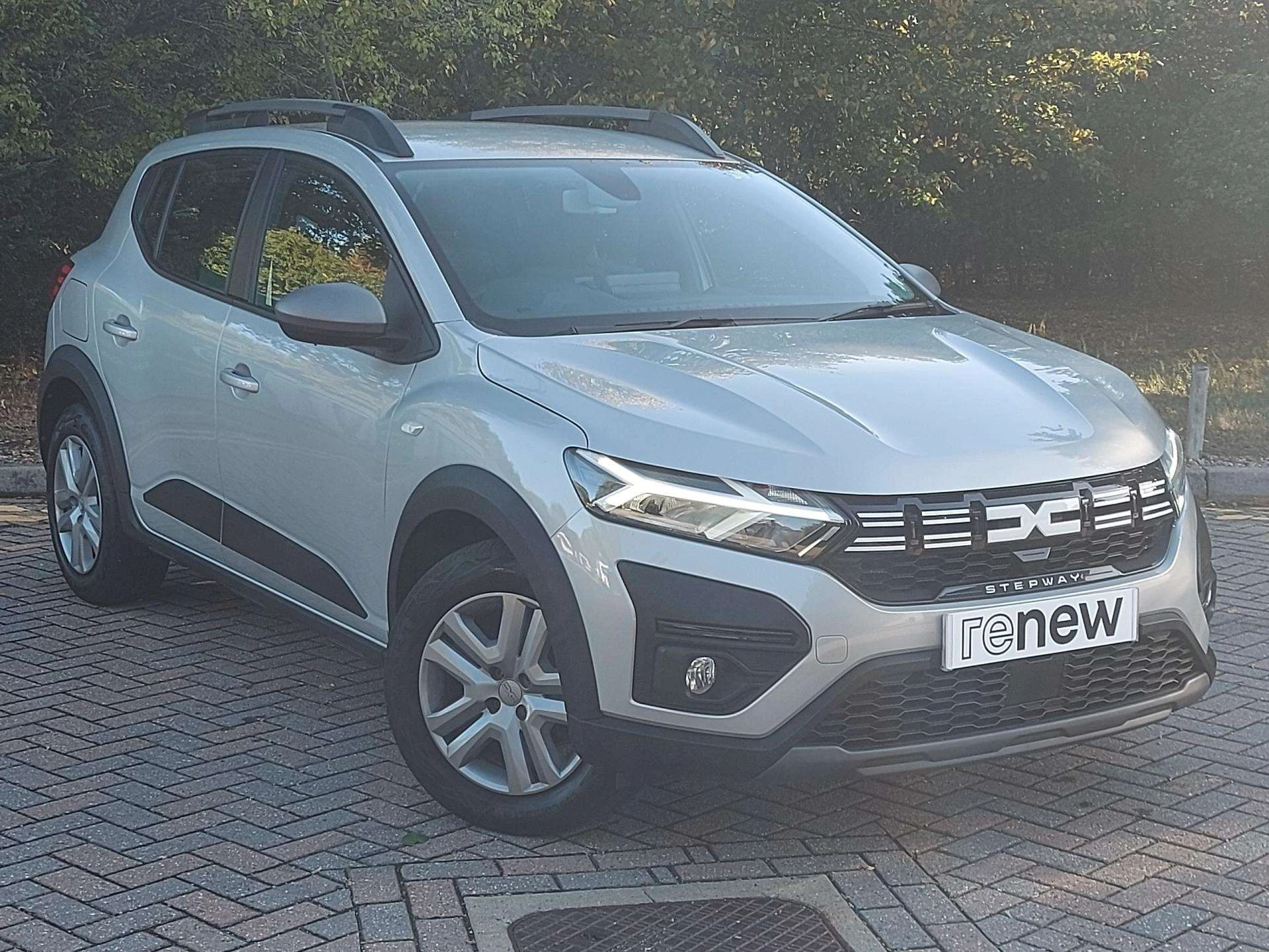 Vehicle image 4