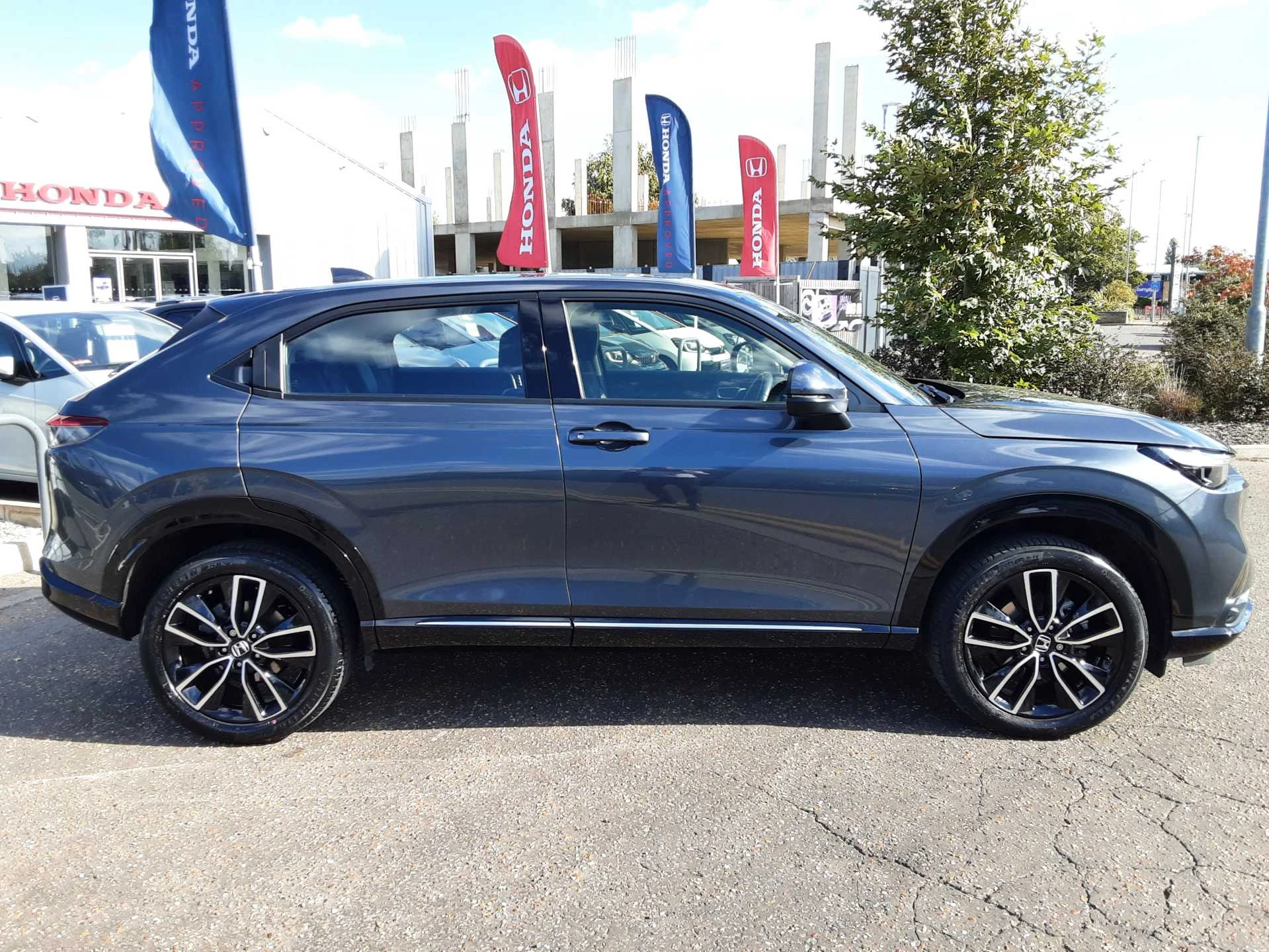Vehicle image 3