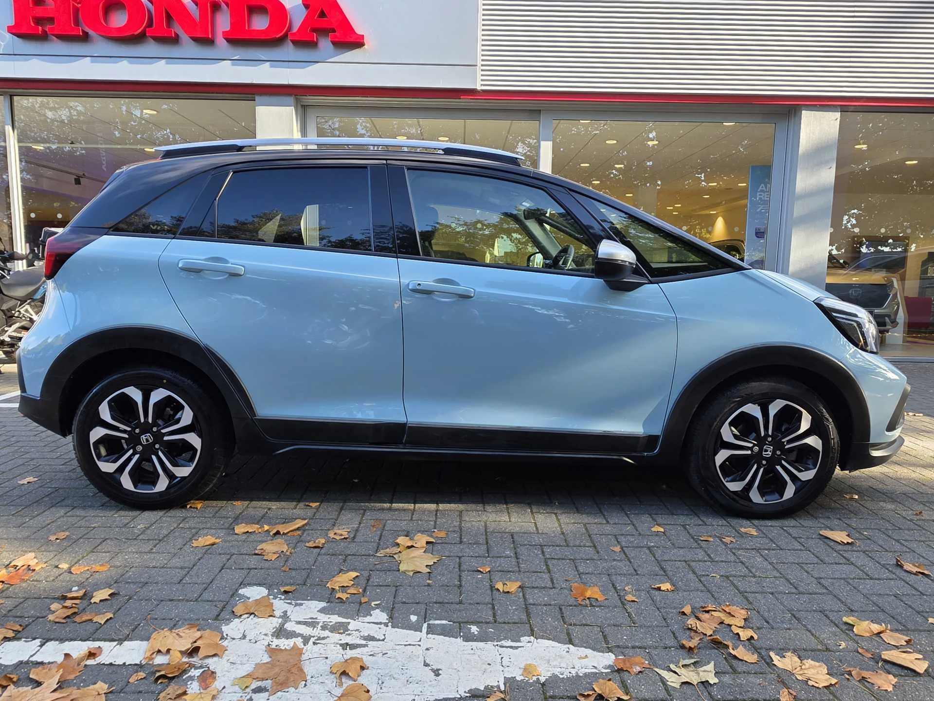Vehicle image 5