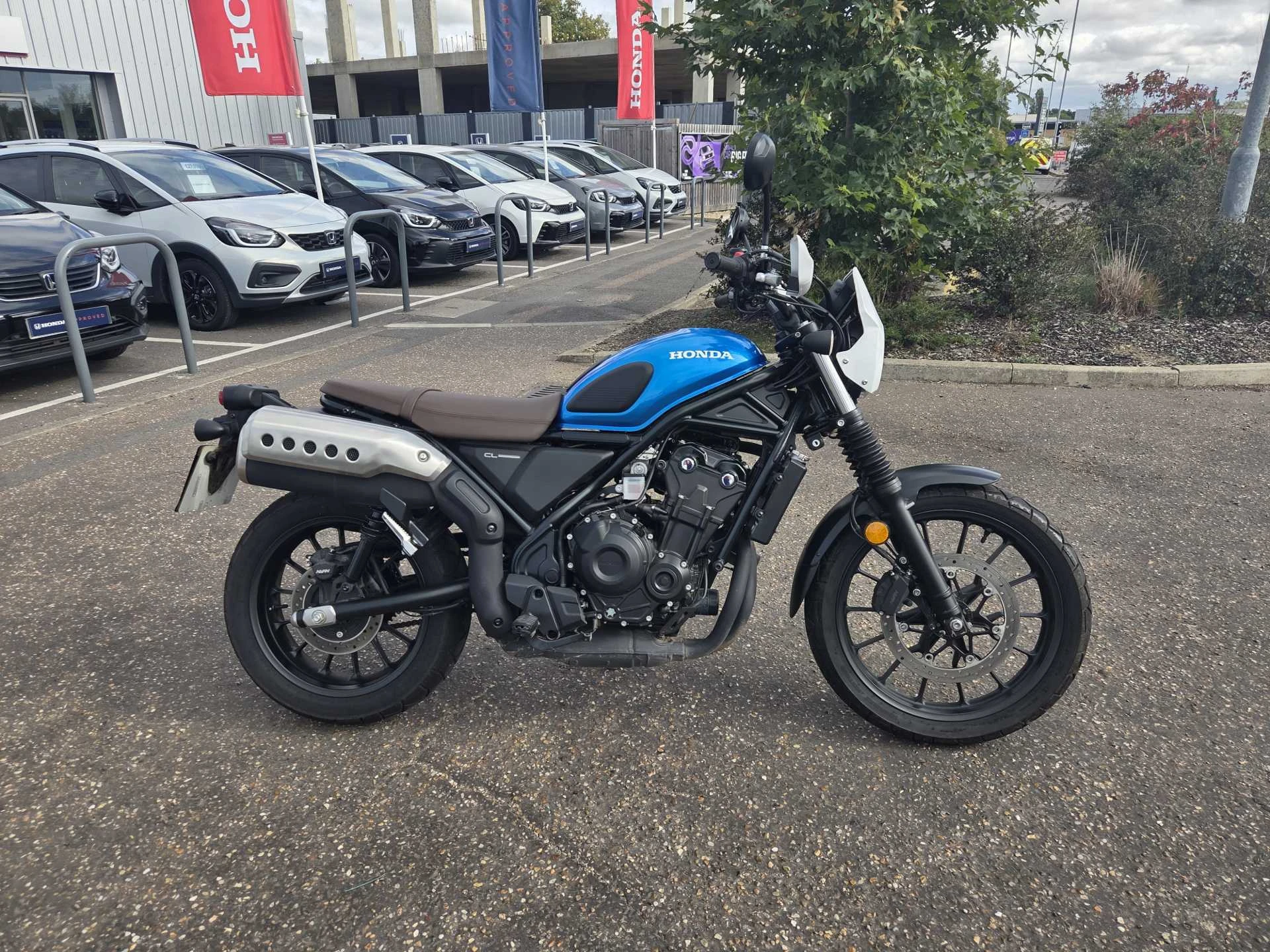 Vehicle image 2