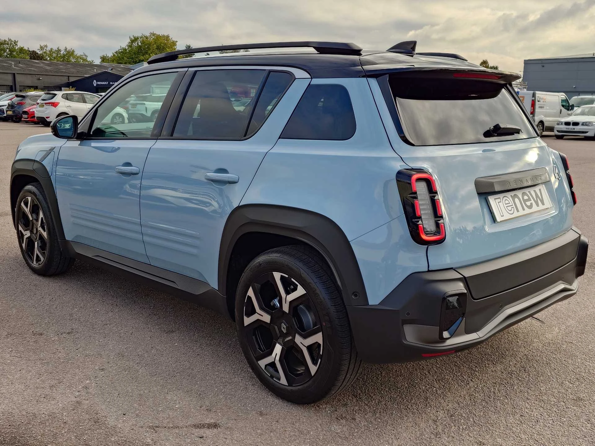Vehicle image 3