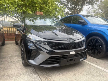 Renault Clio Listing Image