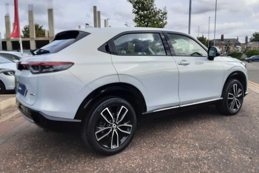 Vehicle Image - 3