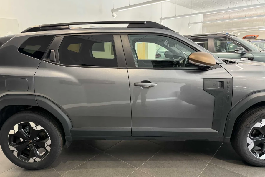 Vehicle Image - 2