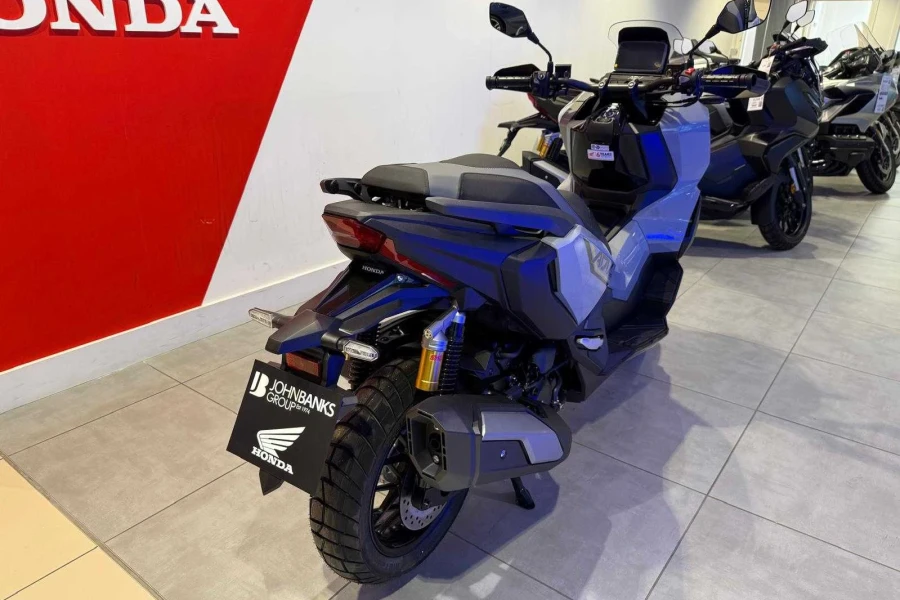 Vehicle Image - 2