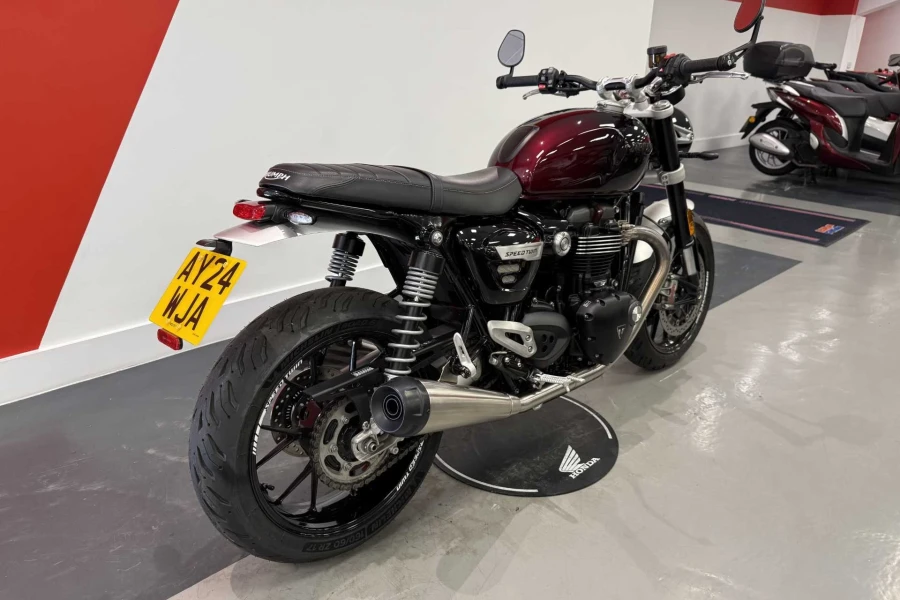 Vehicle Image - 2