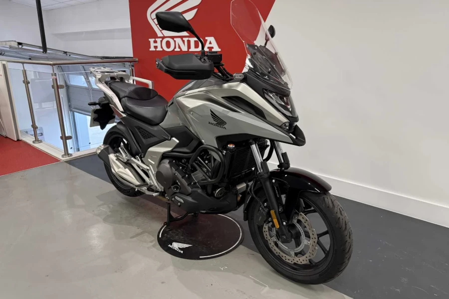 Vehicle Image - 1