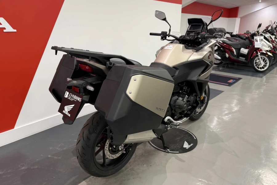 Vehicle Image - 2