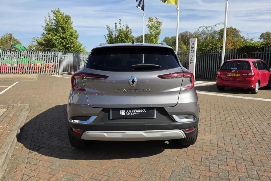 Vehicle Image - 2