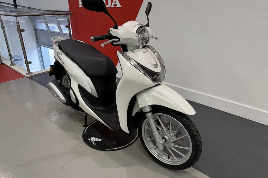 Vehicle Image - 1