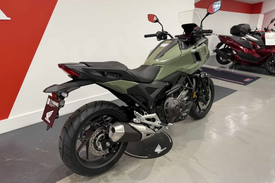 Vehicle Image - 1