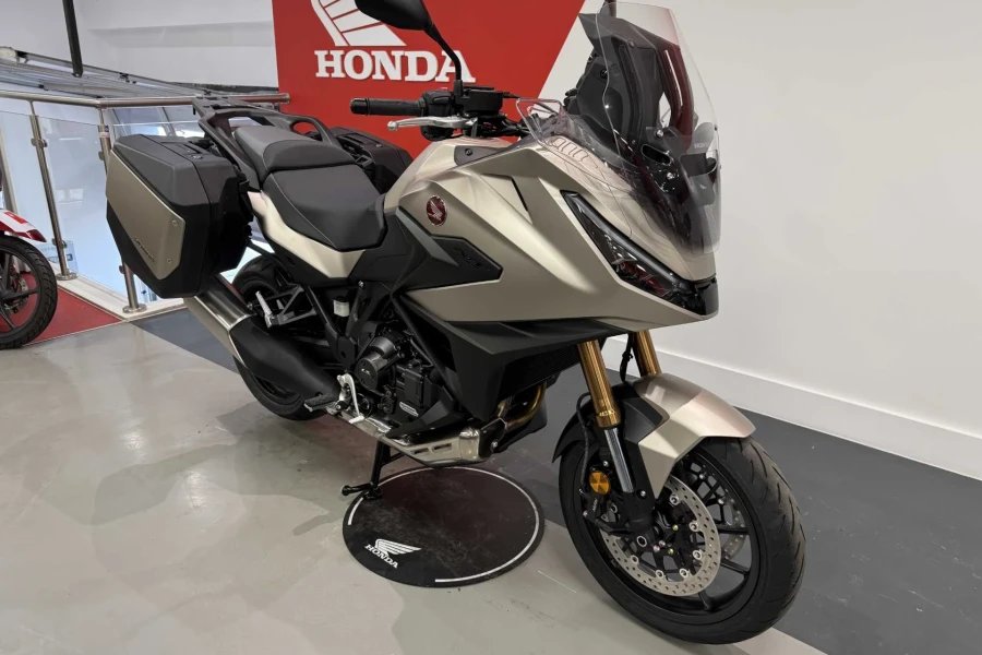 Vehicle Image - 1