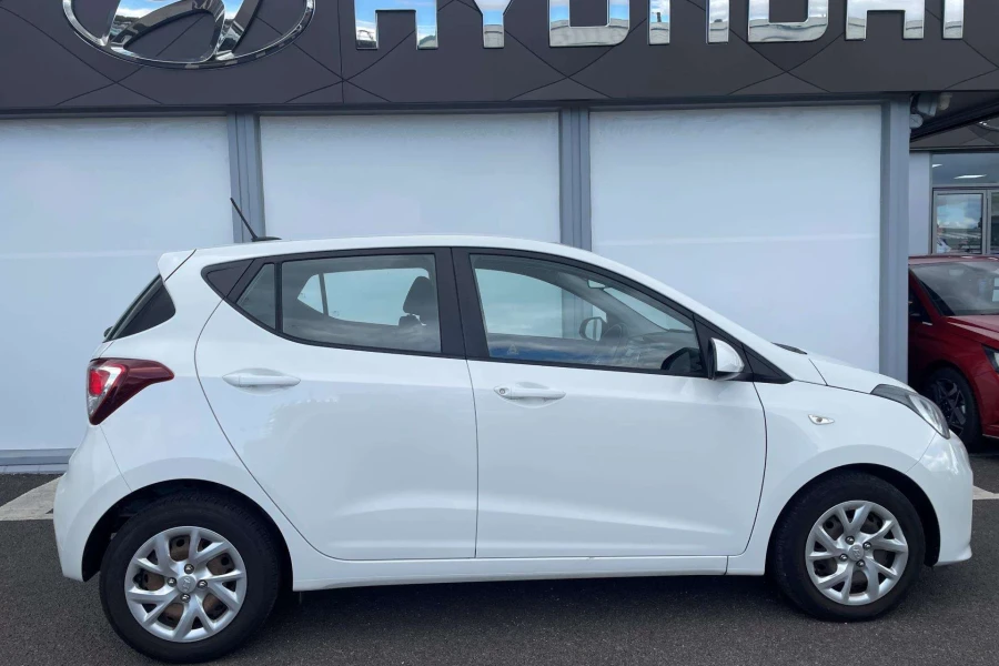 Vehicle Image - 2