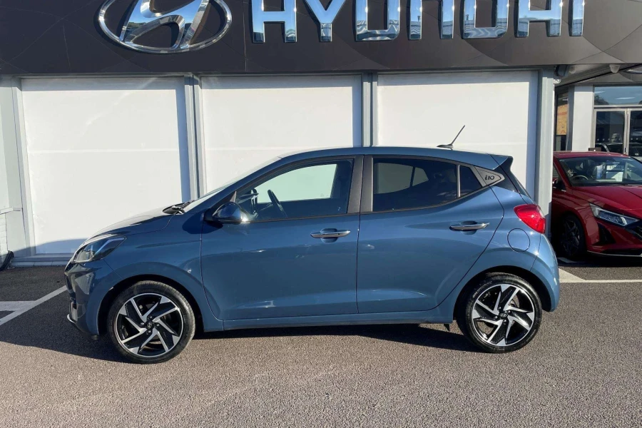 Vehicle Image - 2