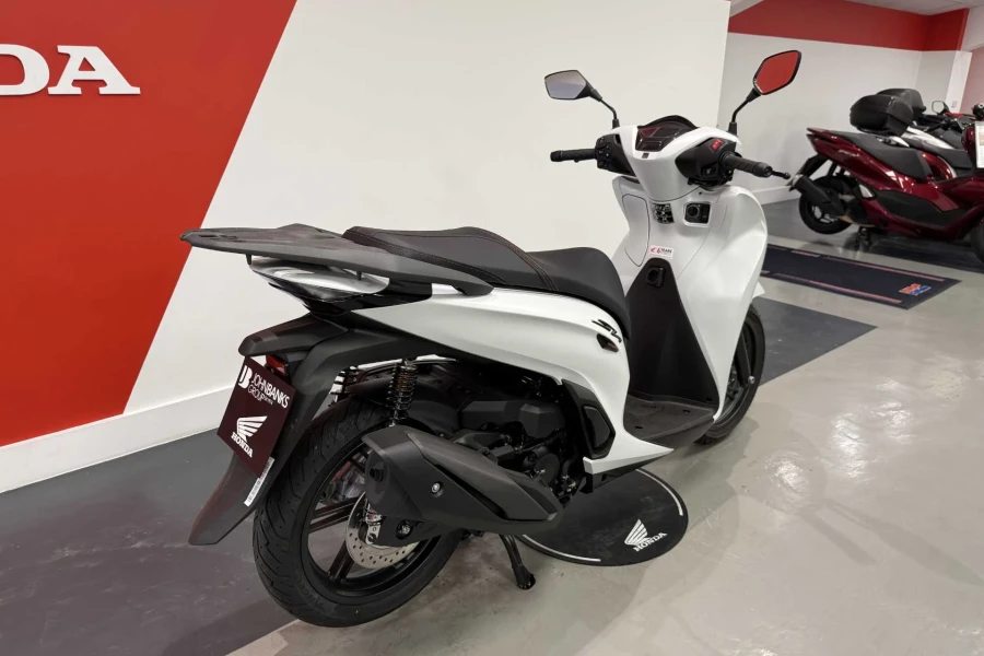 Vehicle Image - 2