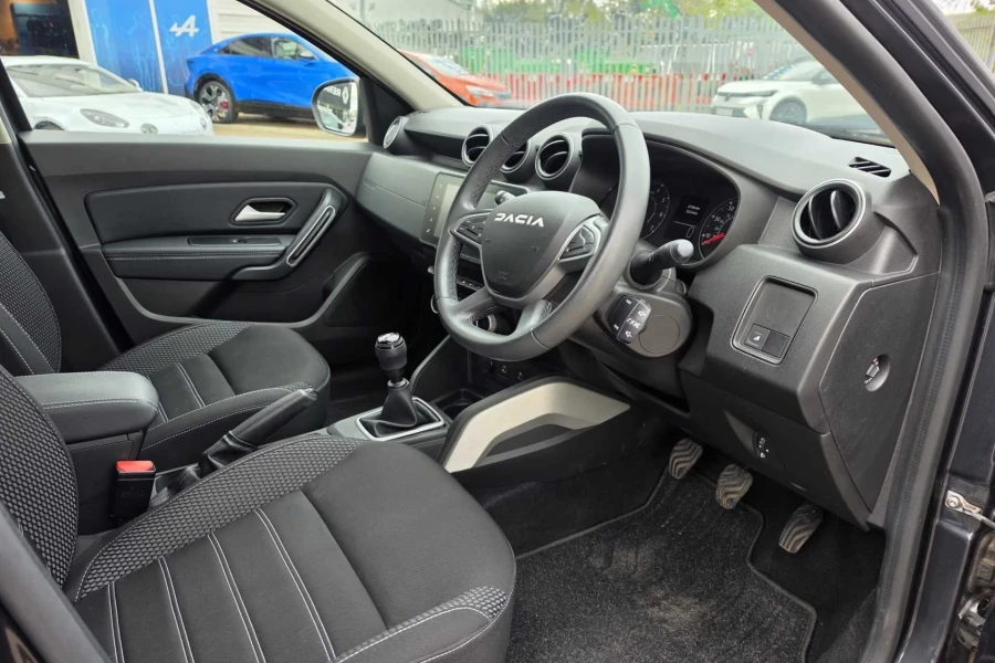 Vehicle Image - 3