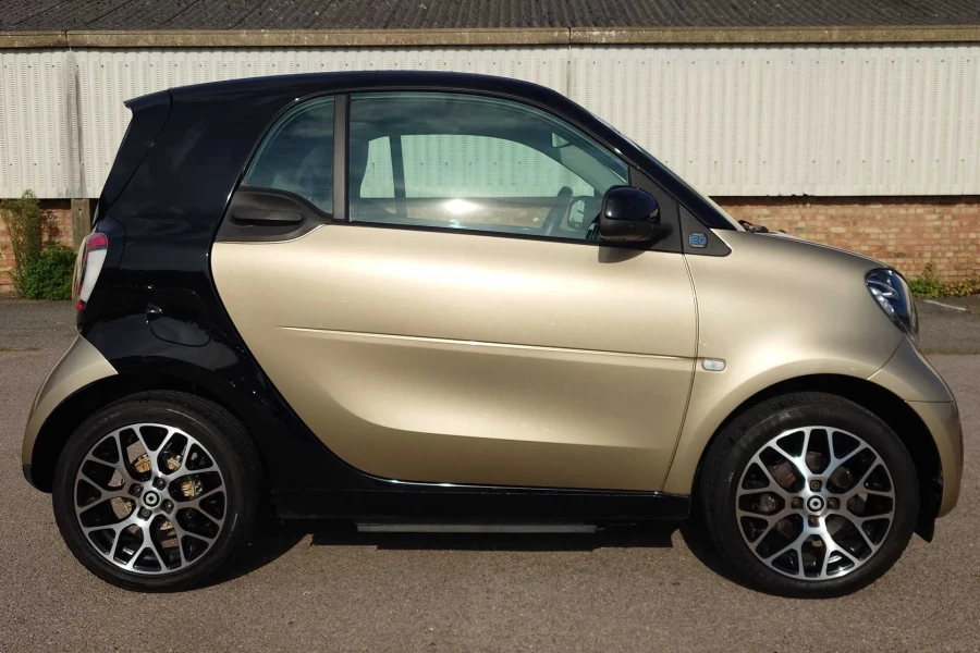 Vehicle Image - 3
